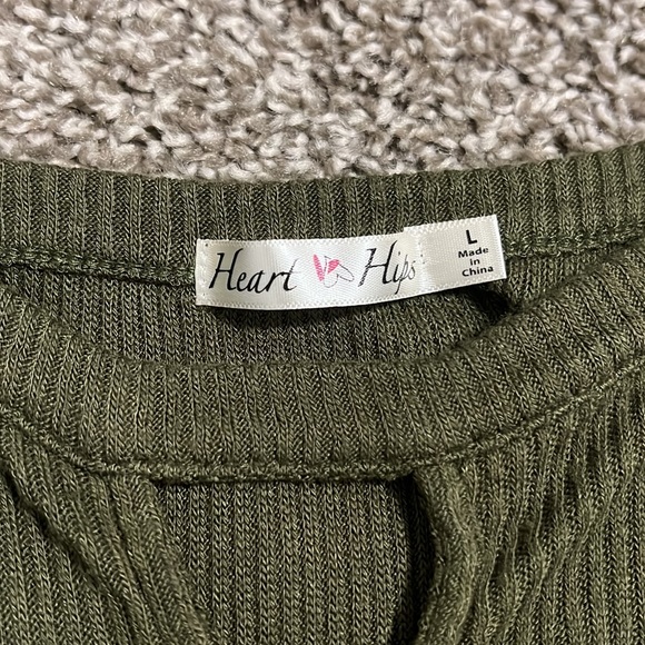 Top - Picture 2 of 4